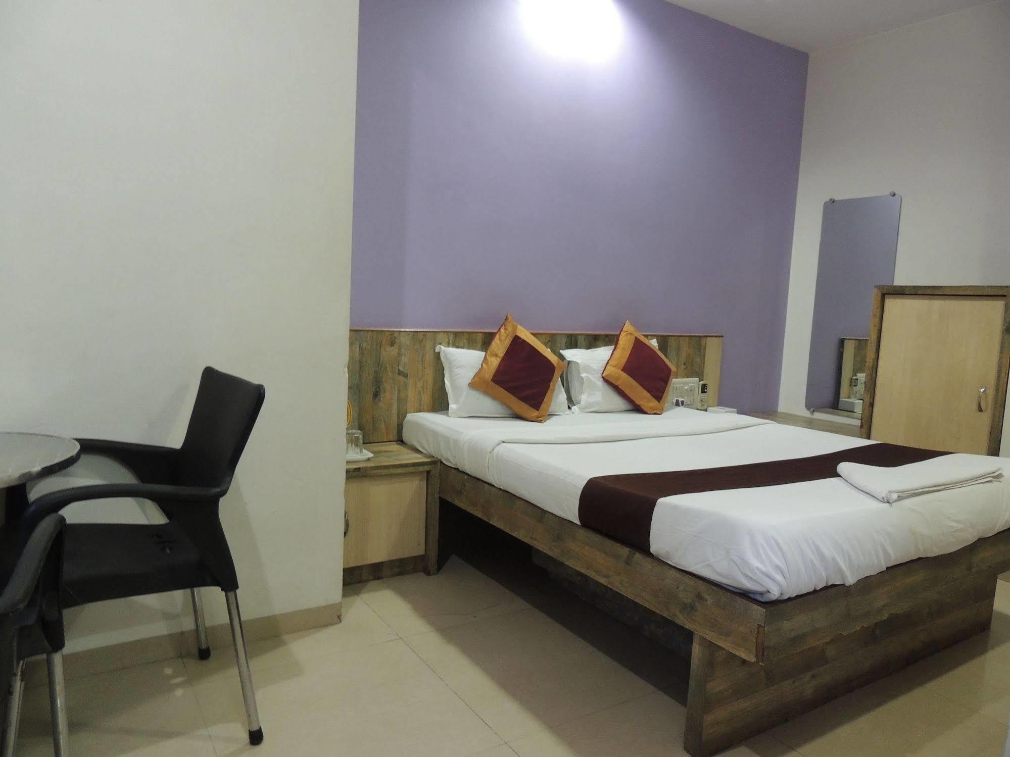 Fabhotel Galaxy Suite Mumbai  Buitenkant foto