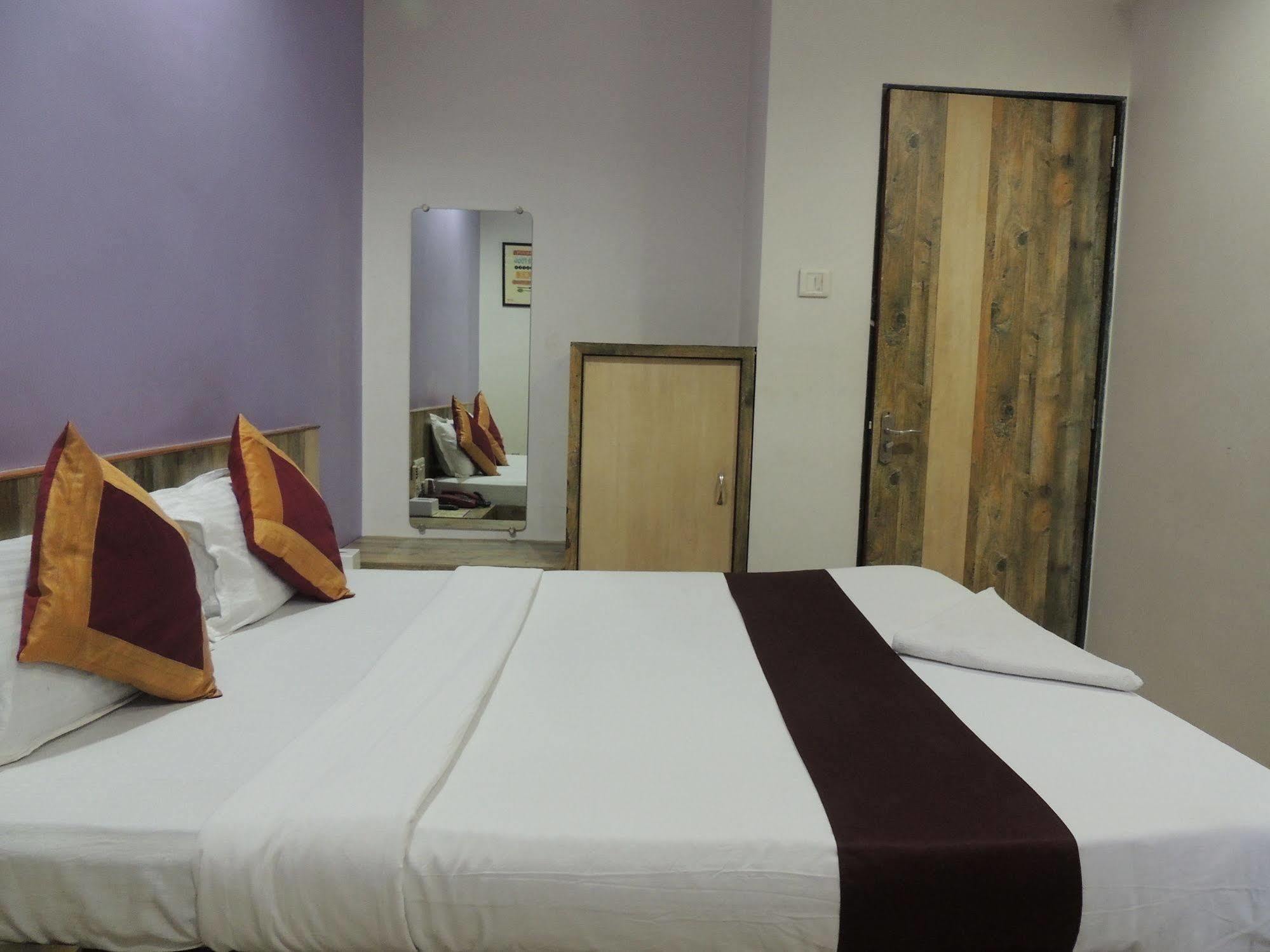 Fabhotel Galaxy Suite Mumbai  Buitenkant foto